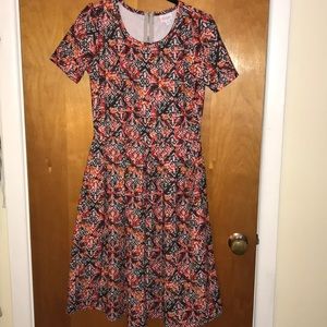 Medium Amelia Lularoe